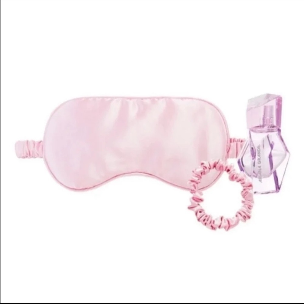 ARIANA GRANDE 3p Dream Kit R.E.M., Sleep Mask, Scrunchie Set NIP Sealed